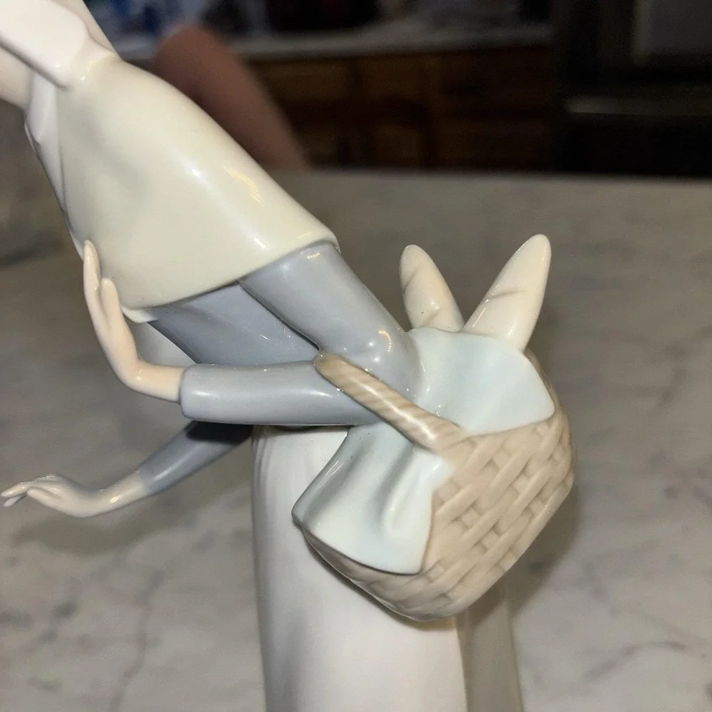 Lladro Figurine 10.5